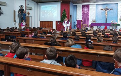 Infantil celebra la Navidad en la iglesia